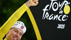 Tadej Pogacar remporte un 4e Tour de France, Wout van Aert s’offre la dernière étape • FRANCE 24