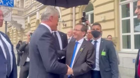 Des militants en Lituanie ont protesté contre la visite du président israélien Isaac Herzog