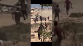 Les parachutages des « aides » alimentaires tuent les palestiniens à Gaza