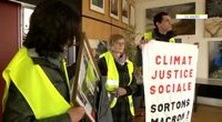 ANVCOP21 du 23.03.19 : décrochage de portrait présidentiel en mairie  | reportage via Le Mans télévision