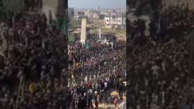 Rassemblement des Palestiniens et Résistants autour de la maison de l'ancien leader du Hamas Yahya Sinwar à Khan Younis