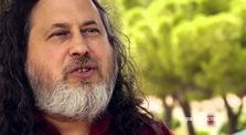 Richard Stallman œuvre au développement des logiciels libres
