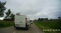 20190527 depassement dangereux #6 la camionette blanche